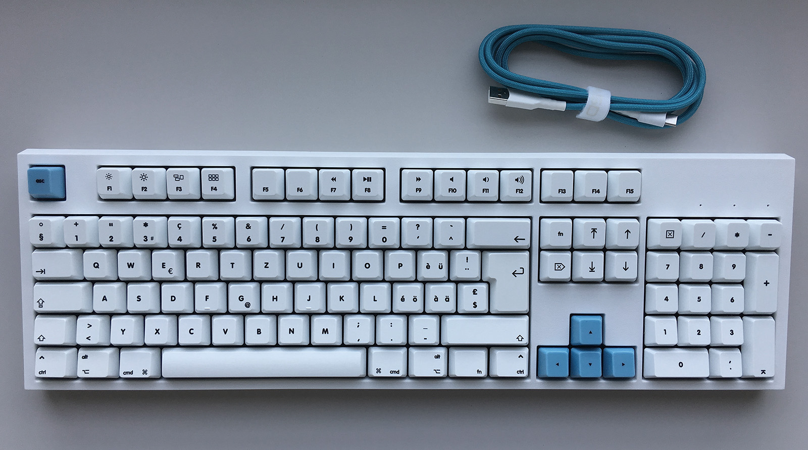 WASD Mechanische Tastatur mit Scheizerdeutscher Belegung für Macs